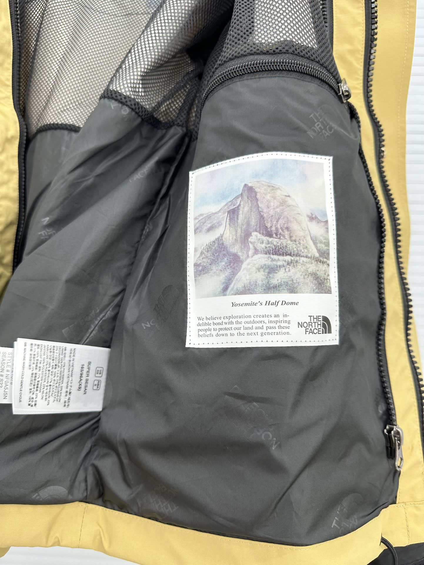 The North Face 1986 Mountain Jacket NF0A5J5N